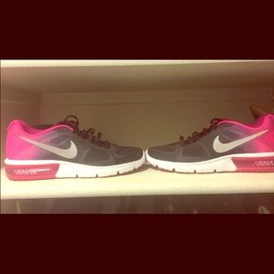 Nike’s air max pro pink black white